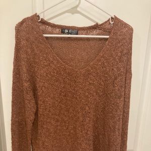 Women’s lightweight V neck sweater
